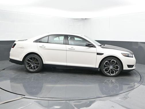 White Platinum Clearcoat Metallic 2017 Ford Taurus SHO