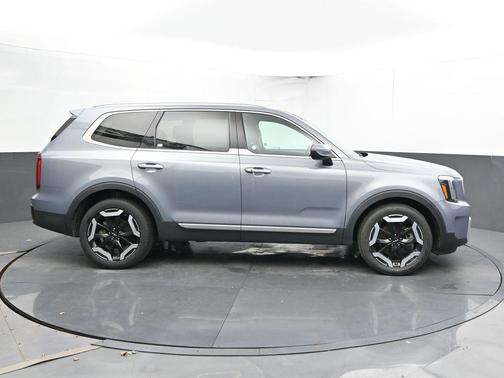 Everlasting Silver 2025 Kia Telluride S