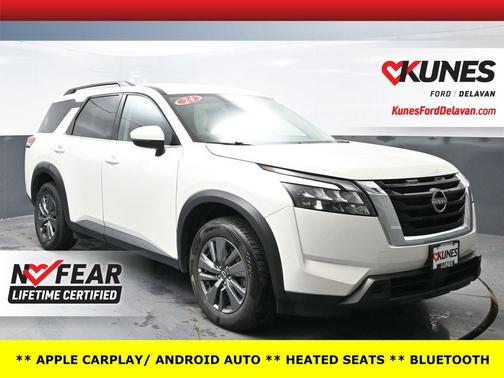White 2024 Nissan Pathfinder SV