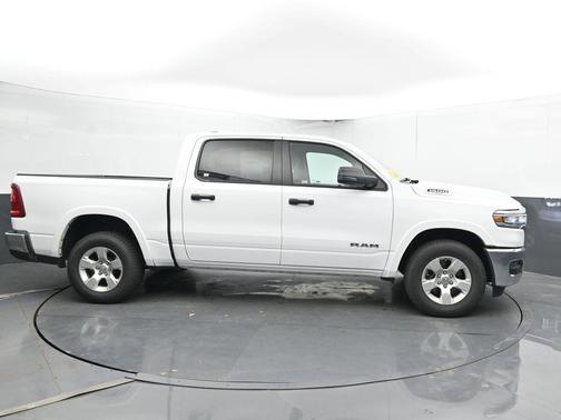 Bright White Clearcoat 2025 RAM 1500 Big Horn/Lone Star