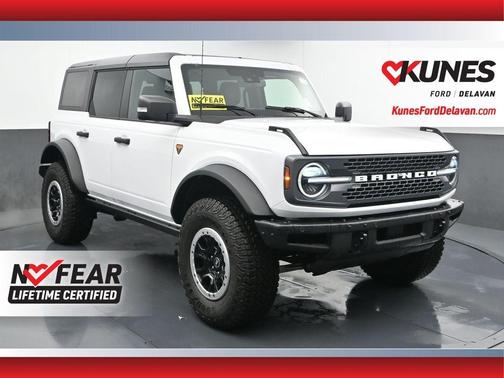 Oxford White 2025 Ford Bronco Badlands
