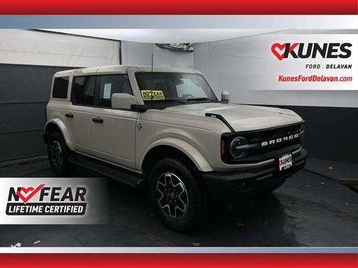 Desert Sand 2026 Ford Bronco Outer Banks