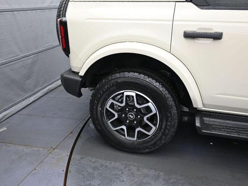 Desert Sand 2026 Ford Bronco Outer Banks