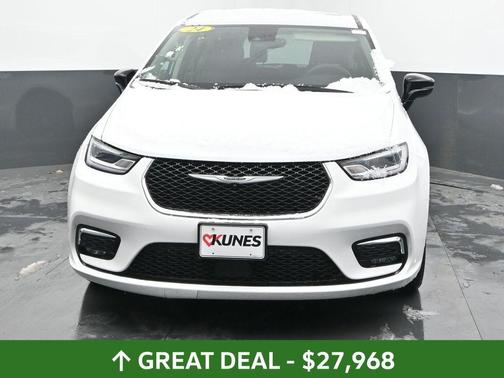 2024 Chrysler Pacifica Touring-L