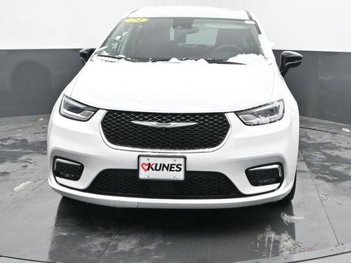 2024 Chrysler Pacifica Touring-L