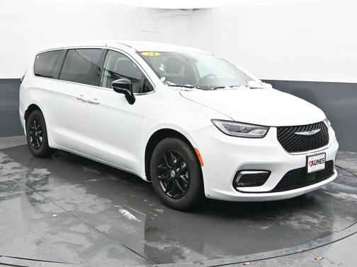 2024 Chrysler Pacifica Touring-L