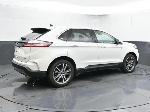 White Metallic 2024 Ford Edge Titanium