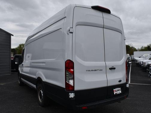 2022 Ford Transit-250 Base