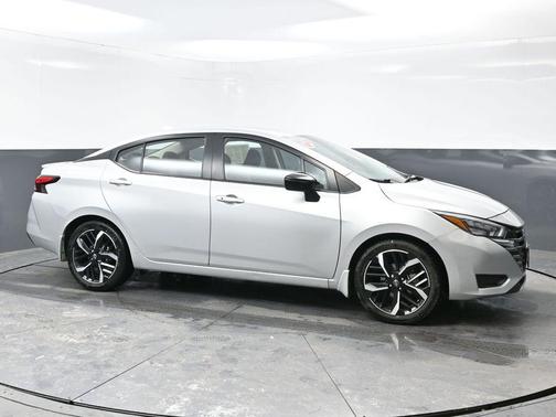 2023 Nissan Versa 1.6 SR