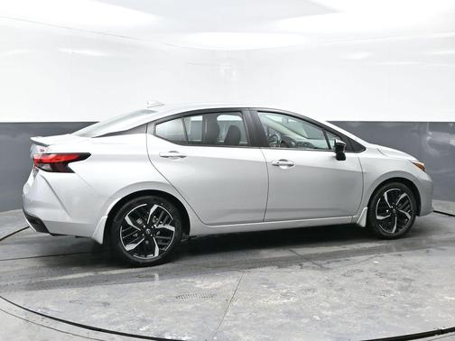 2023 Nissan Versa 1.6 SR