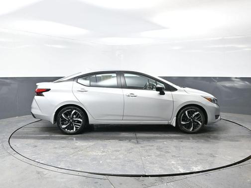 2023 Nissan Versa 1.6 SR