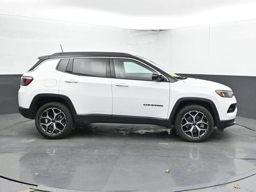 Bright White Clearcoat 2025 Jeep Compass Limited