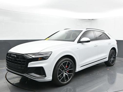 2022 Audi Q8 55 Premium Plus