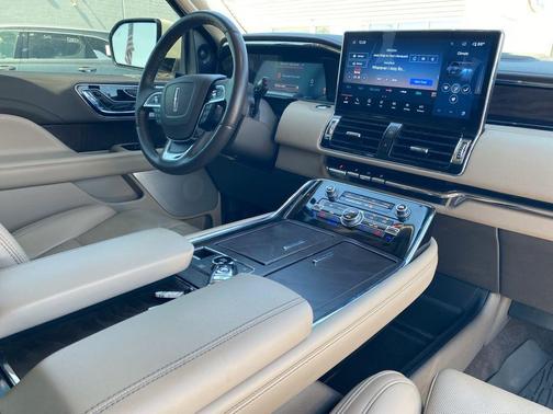 2023 Lincoln Navigator L Reserve