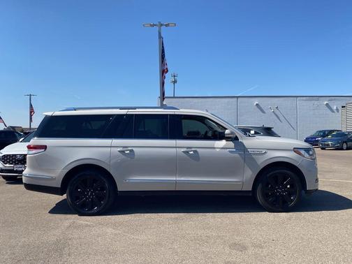 2023 Lincoln Navigator L Reserve