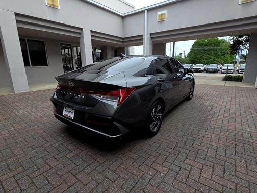 Amazon Gray 2024 Hyundai ELANTRA SEL