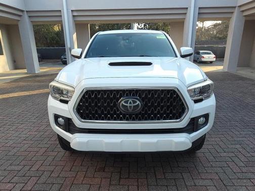 Super White 2018 Toyota Tacoma TRD Sport