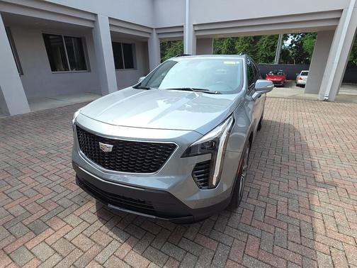 Argent Silver Metallic 2023 Cadillac XT4 Sport