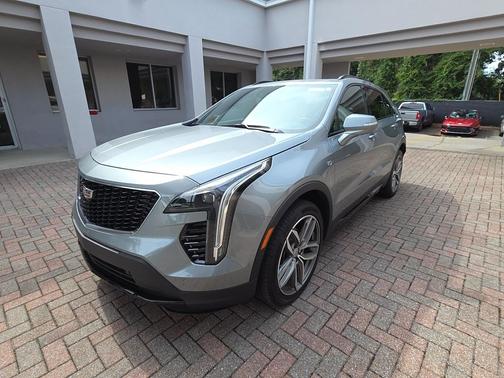 Argent Silver Metallic 2023 Cadillac XT4 Sport