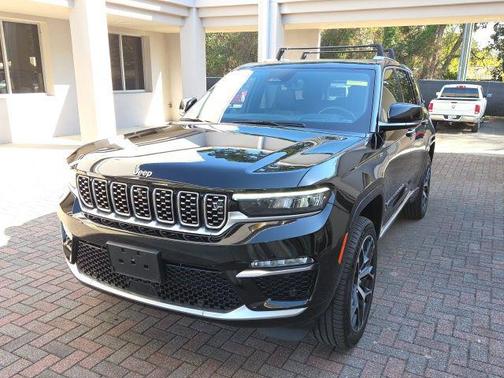 Diamond Black Crystal Pearlcoat 2022 Jeep Grand Cherokee Summit