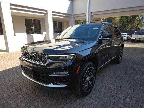 Diamond Black Crystal Pearlcoat 2022 Jeep Grand Cherokee Summit