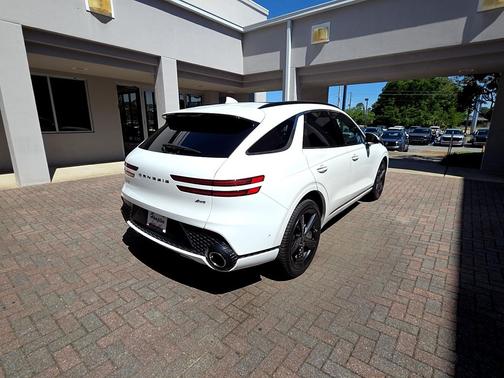 Uyuni White 2022 Genesis GV70 2.5T AWD