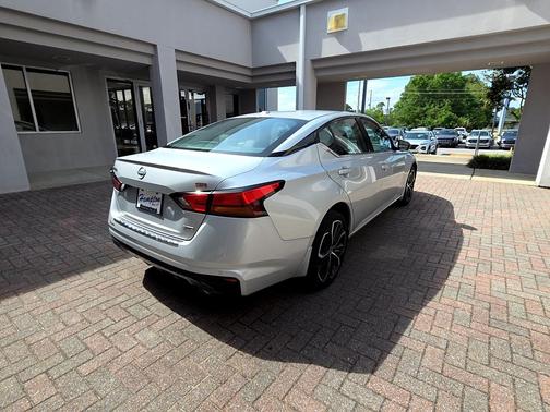Brilliant Silver Metallic 2023 Nissan Altima SR Intelligent AWD