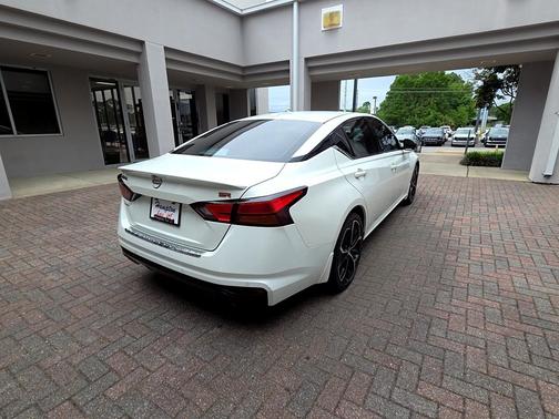 Pearl White Tricoat 2023 Nissan Altima SR FWD