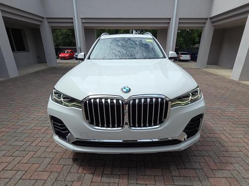 Alpine White 2022 BMW X7 xDrive40i