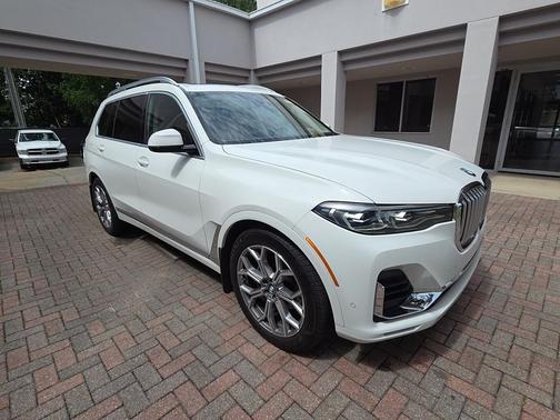Alpine White 2022 BMW X7 xDrive40i