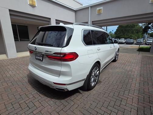 Alpine White 2022 BMW X7 xDrive40i