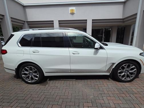 Alpine White 2022 BMW X7 xDrive40i