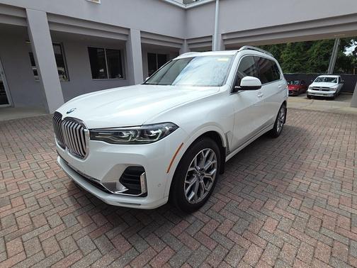 Alpine White 2022 BMW X7 xDrive40i