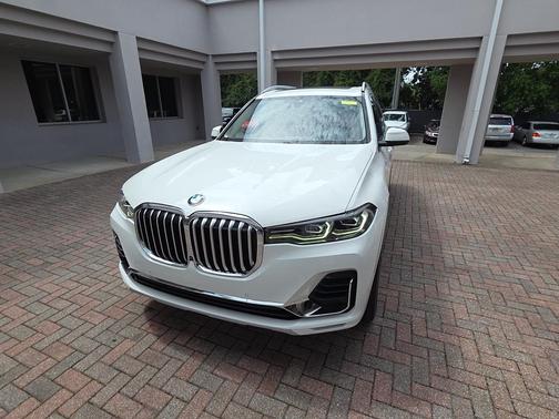 Alpine White 2022 BMW X7 xDrive40i