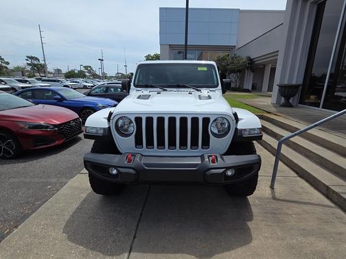 Bright White Clearcoat 2023 Jeep Wrangler Rubicon