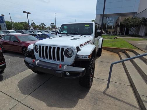 Bright White Clearcoat 2023 Jeep Wrangler Rubicon