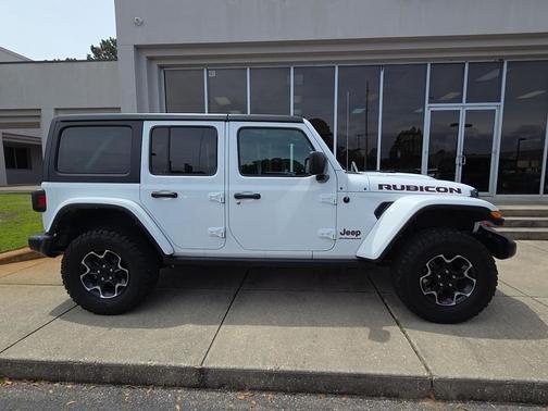 Bright White Clearcoat 2023 Jeep Wrangler Rubicon