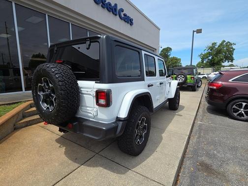 Bright White Clearcoat 2023 Jeep Wrangler Rubicon