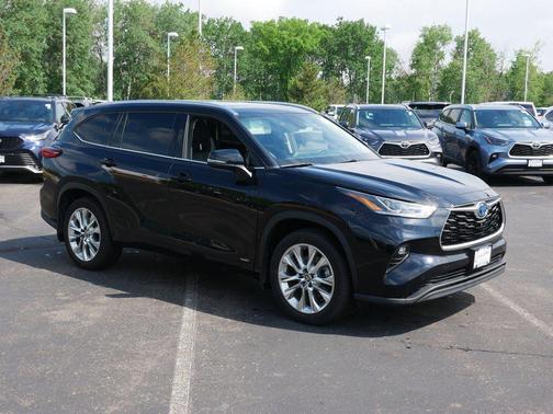 Midnight Black Metallic 2022 Toyota Highlander Hybrid Limited