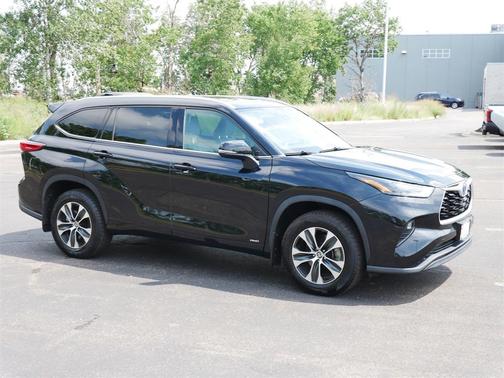 2022 Toyota Highlander Hybrid XLE