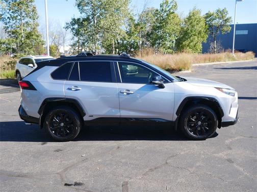 2022 Toyota RAV4 Hybrid SE
