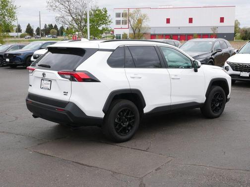 Ice Cap 2024 Toyota RAV4 XLE