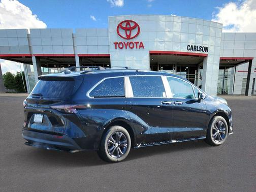 2024 Toyota Sienna Woodland Edition