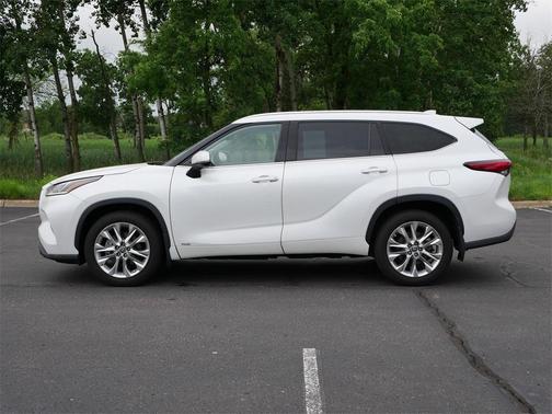 2022 Toyota Highlander Hybrid Limited