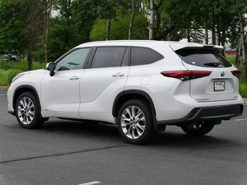 2022 Toyota Highlander Hybrid Limited