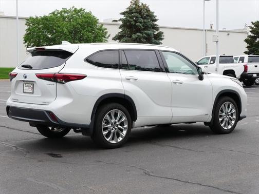 2022 Toyota Highlander Hybrid Limited