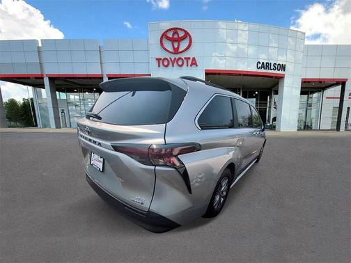 2023 Toyota Sienna XLE 8 Passenger