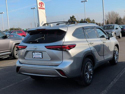 Celestial Silver Metallic 2022 Toyota Highlander Platinum