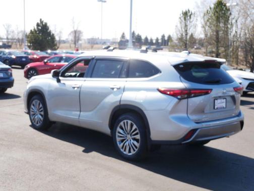 Celestial Silver Metallic 2022 Toyota Highlander Platinum