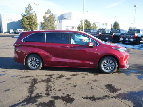 2021 Toyota Sienna LE